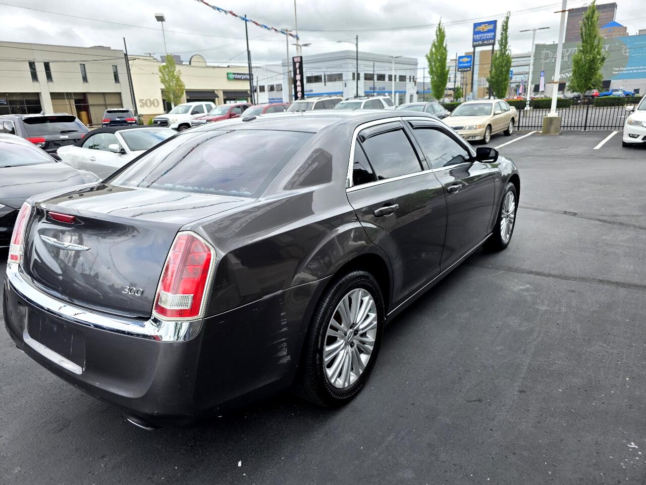 2014 Chrysler 300 photo 4