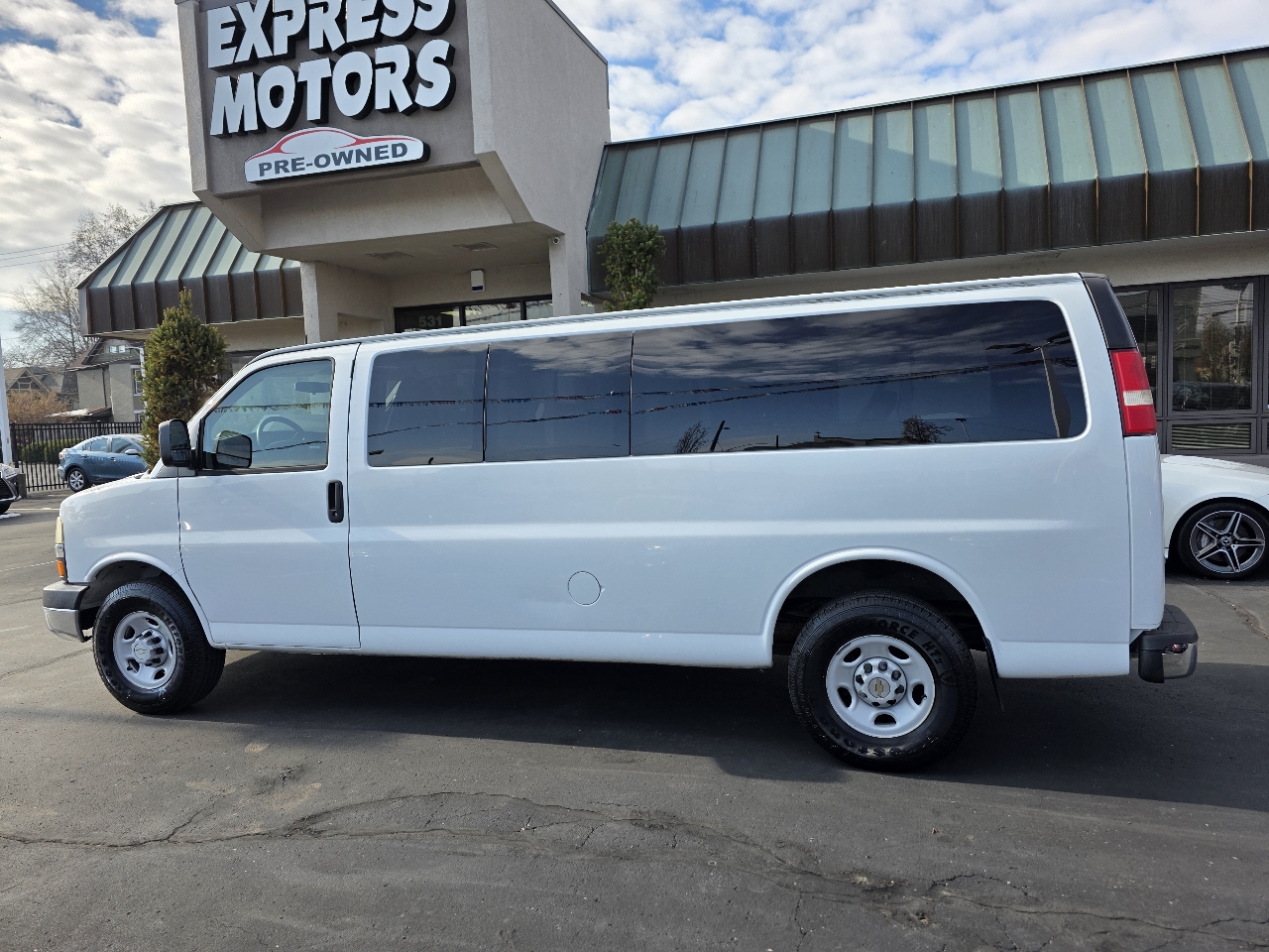 Chevrolet Express Passenger RWD 3500 155" LT w/1LT 2013