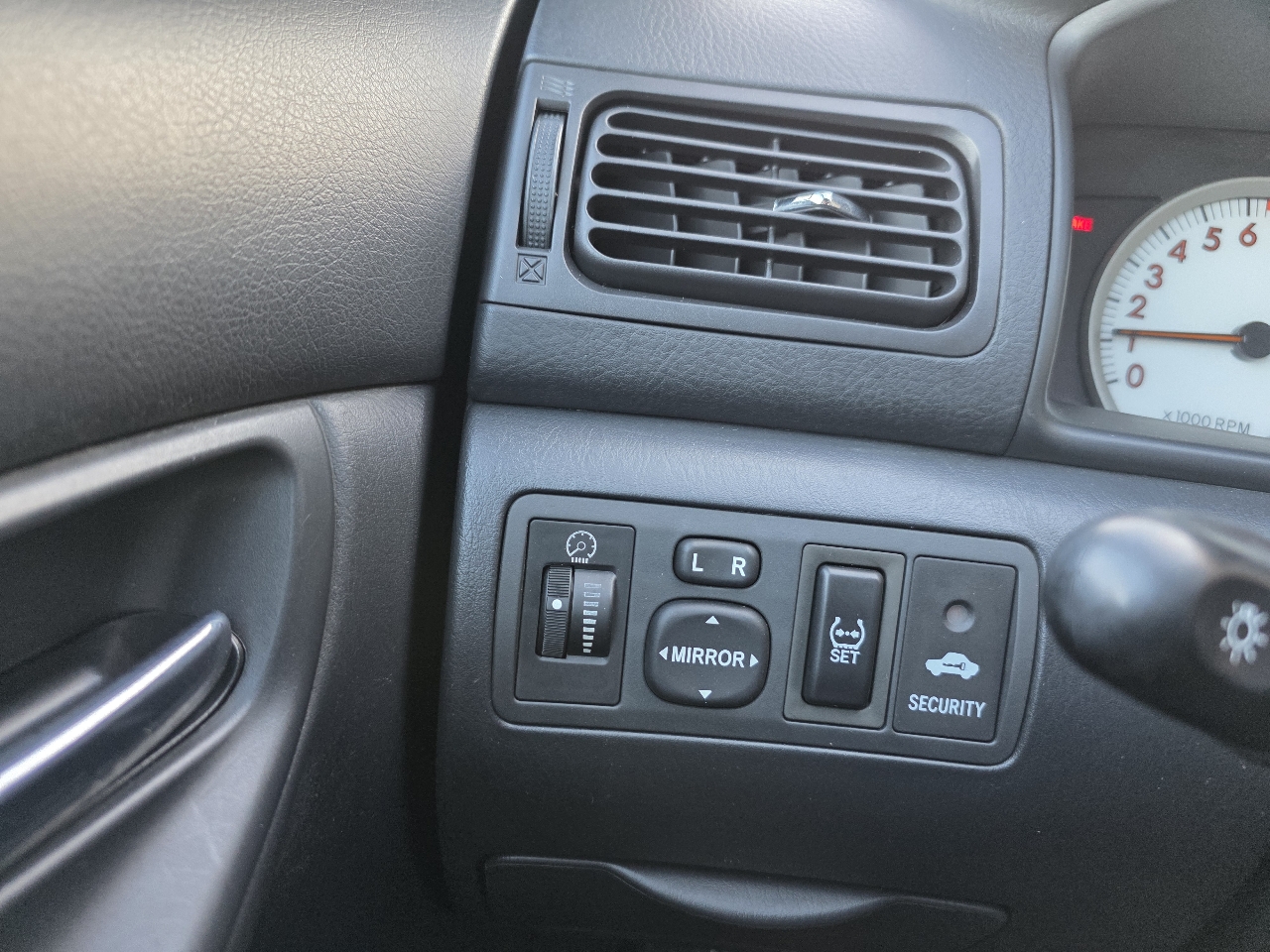 Toyota Corolla 4dr Sdn Man S (Natl) 2008