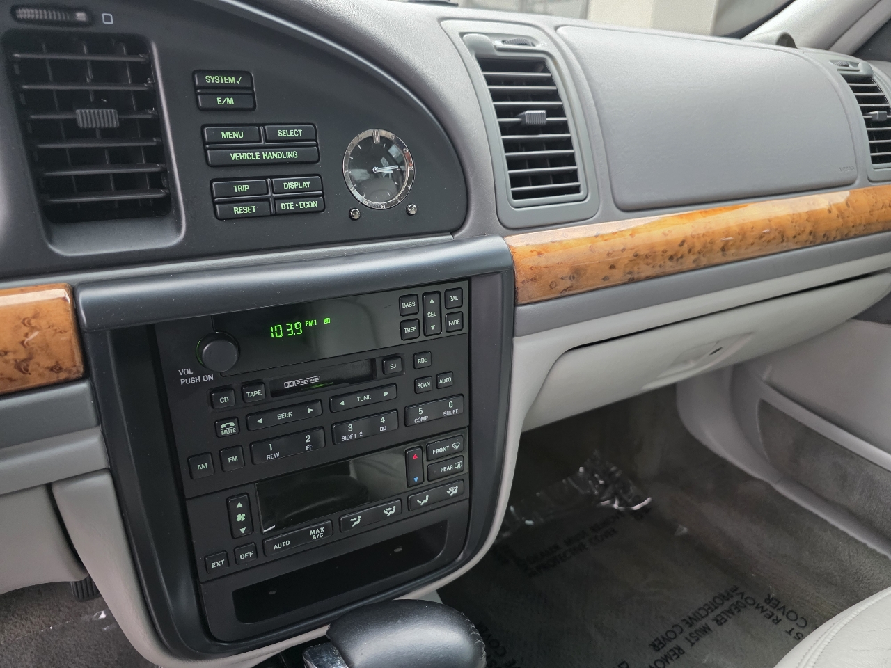 Lincoln Continental 4dr Sdn 1999