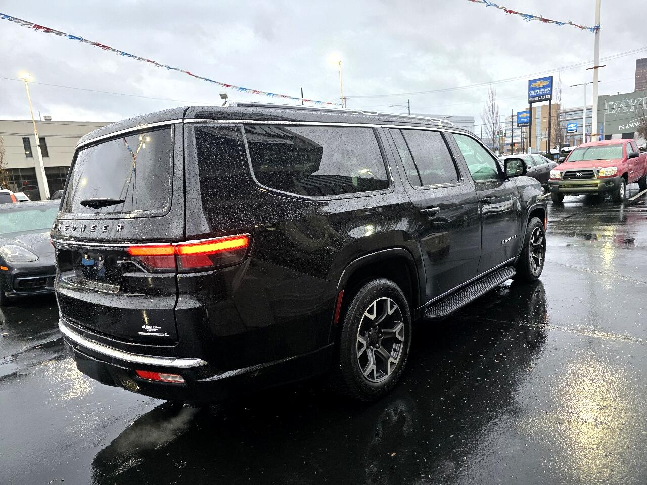 Jeep Wagoneer L Series III 4x2 2023