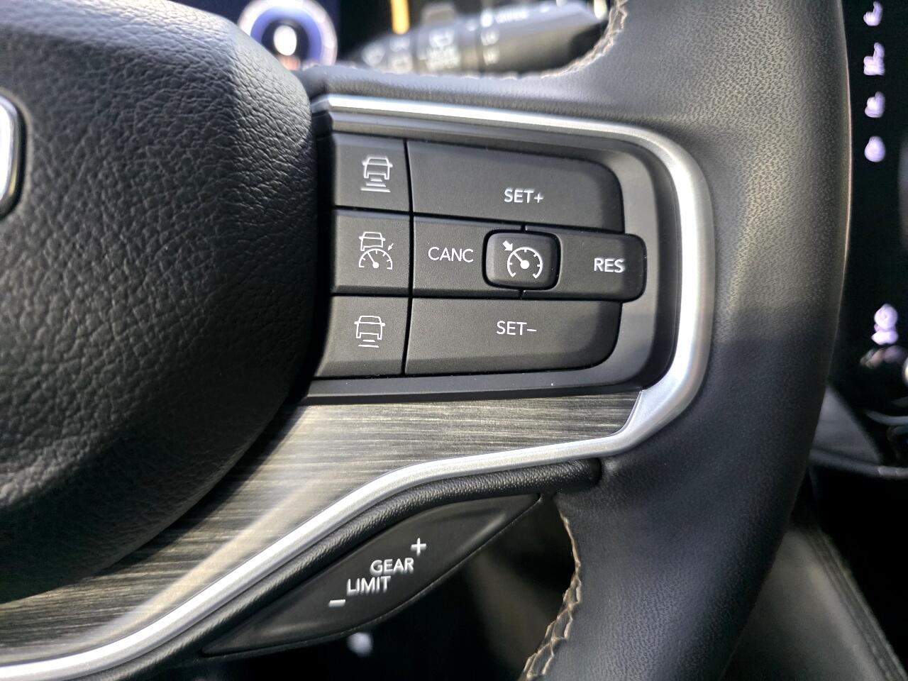 Jeep Wagoneer L Series III 4x2 2023