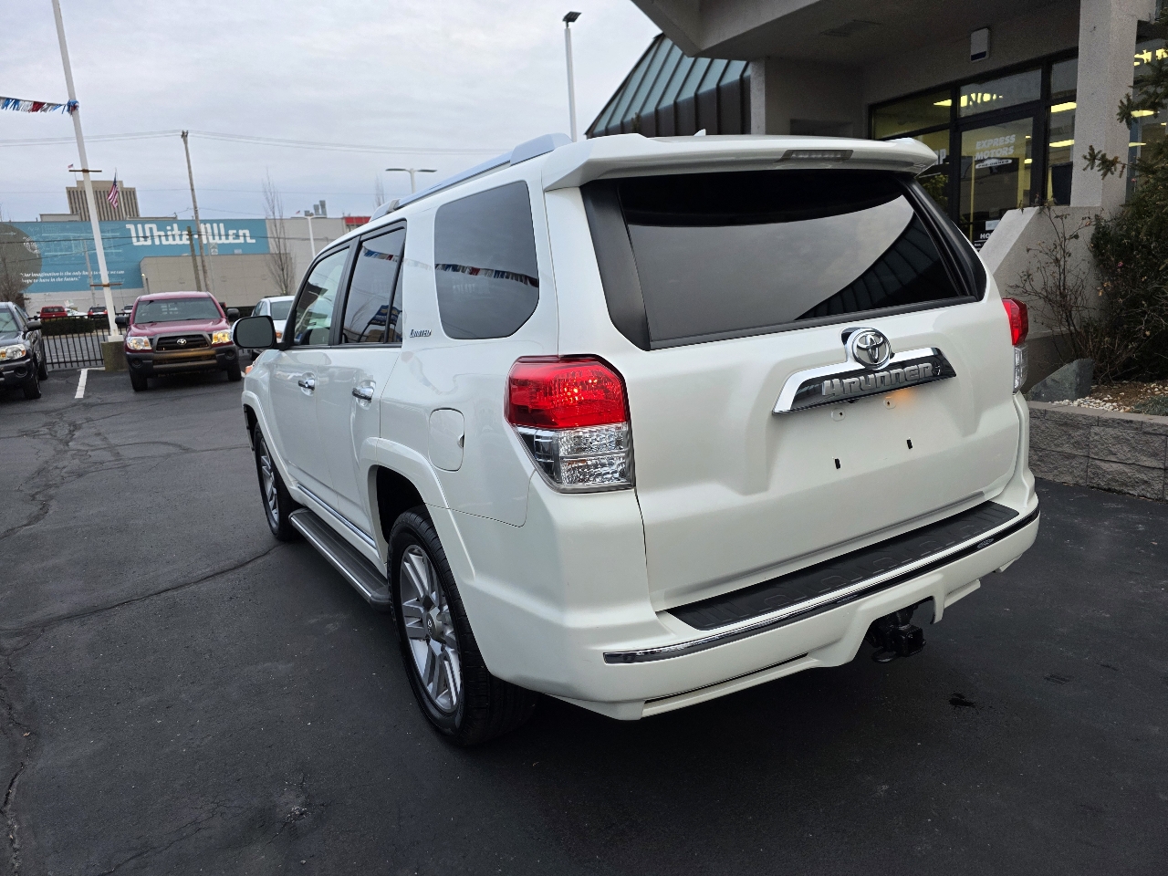 Toyota 4Runner 4WD 4dr V6 Limited (Natl) 2011