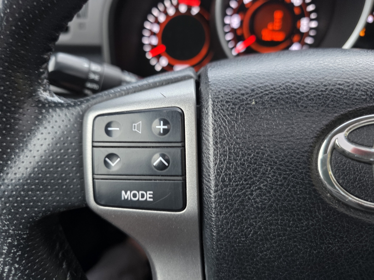 Toyota 4Runner 4WD 4dr V6 Limited (Natl) 2011