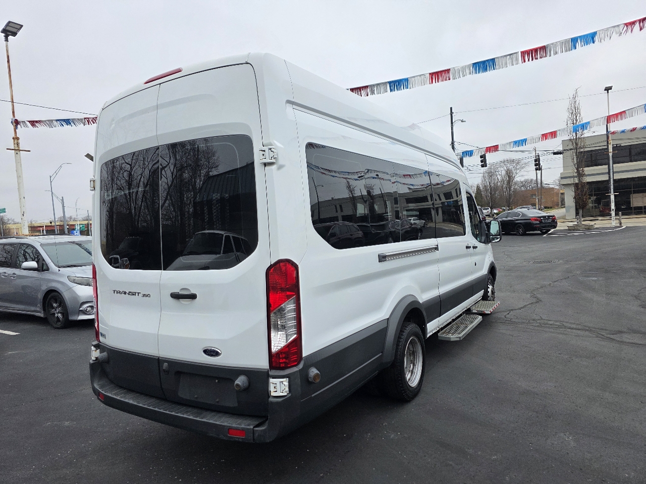 Ford Transit Wagon T-350 148" EL High Roof XL Sliding RH Dr DRW 2017