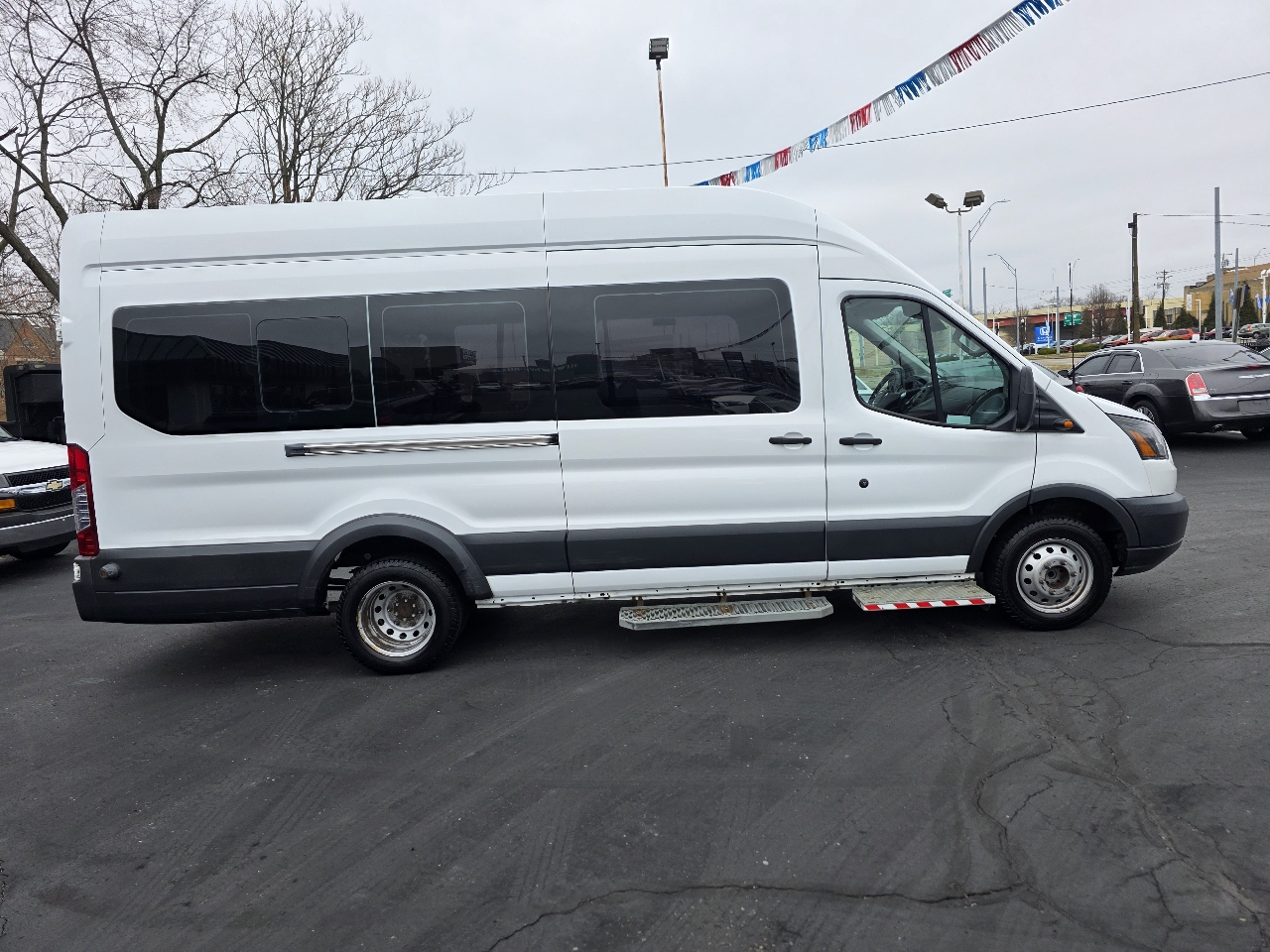 Ford Transit Wagon T-350 148" EL High Roof XL Sliding RH Dr DRW 2017