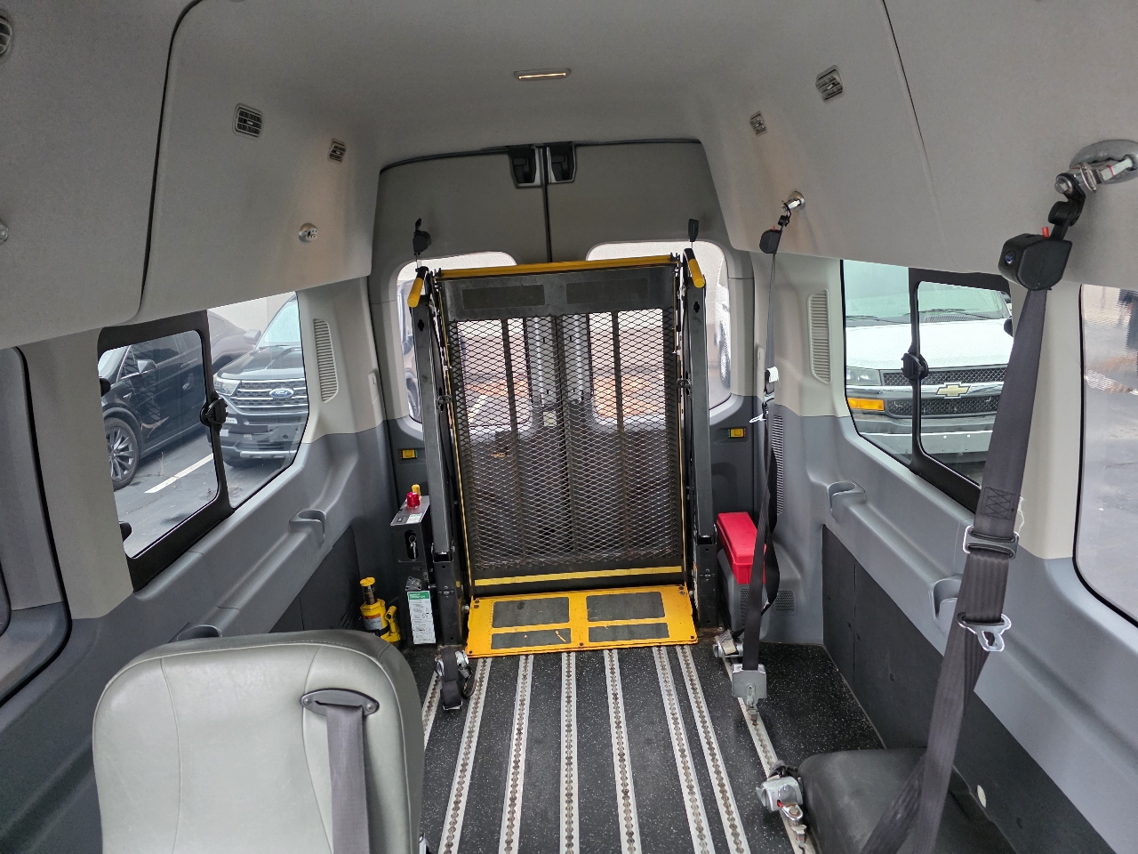 Ford Transit Wagon T-350 148" EL High Roof XL Sliding RH Dr DRW 2017