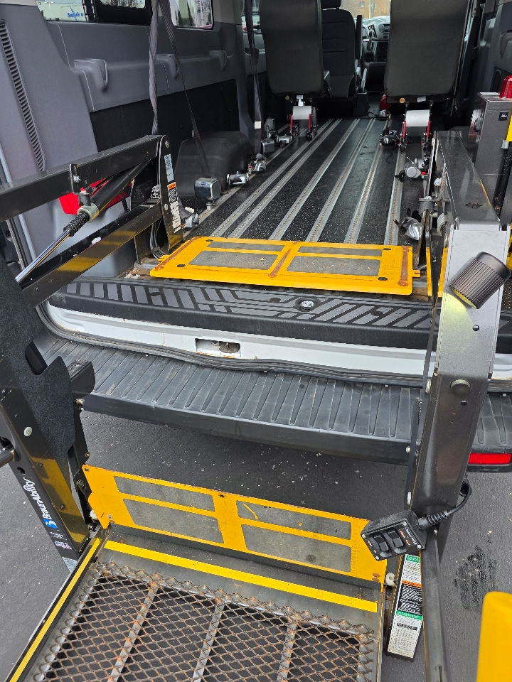 Ford Transit Wagon T-350 148" EL High Roof XL Sliding RH Dr DRW 2017