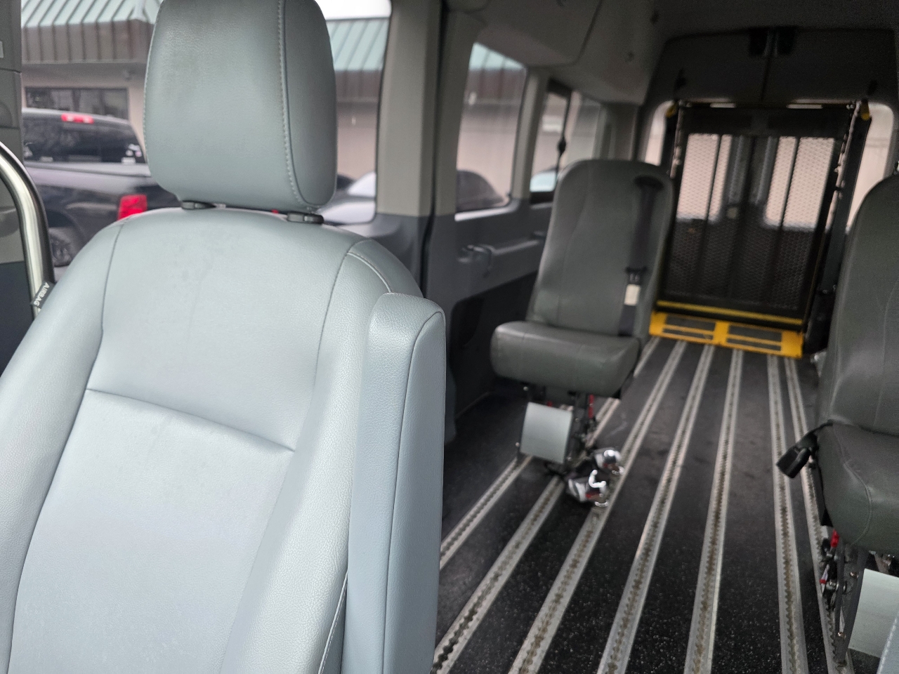 Ford Transit Wagon T-350 148" EL High Roof XL Sliding RH Dr DRW 2017