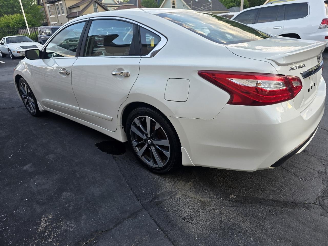 Nissan Maxima SV 3.5L *Ltd Avail* 2017