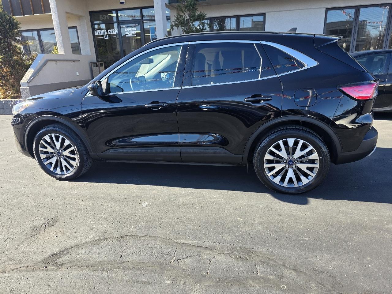 Ford Escape Titanium Hybrid AWD 2022