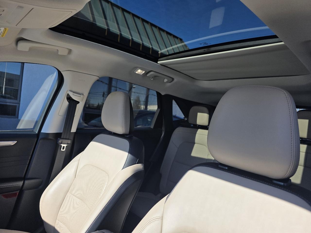 Ford Escape Titanium Hybrid AWD 2022