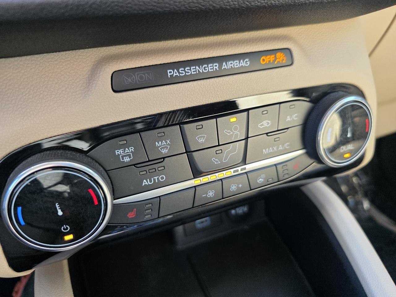 Ford Escape Titanium Hybrid AWD 2022