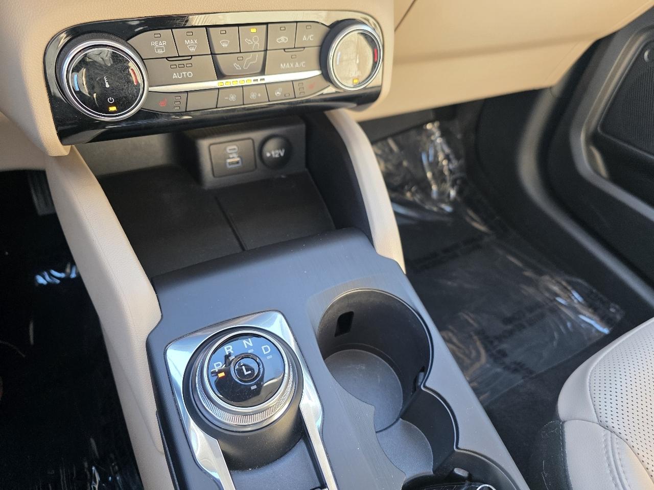 Ford Escape Titanium Hybrid AWD 2022