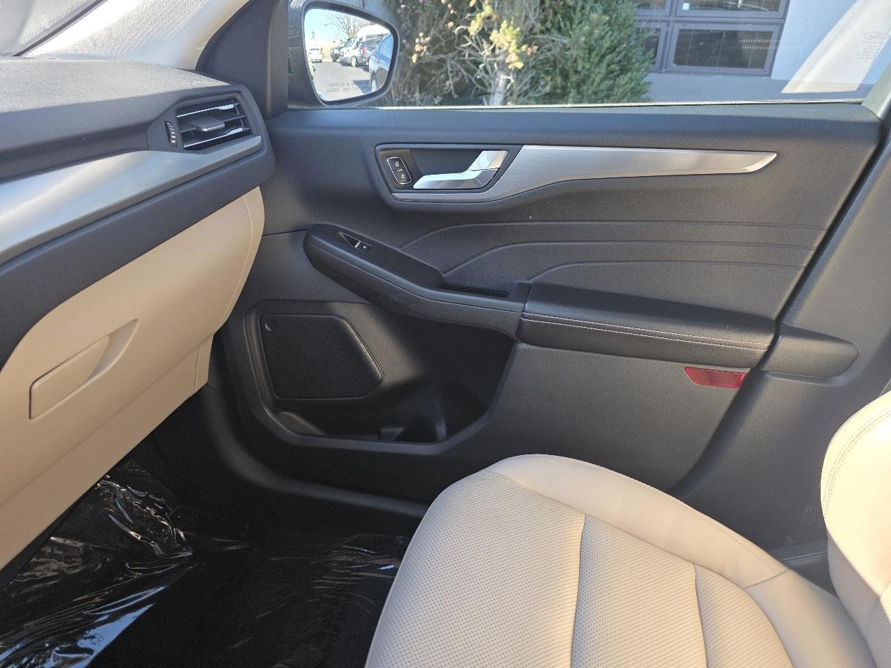 Ford Escape Titanium Hybrid AWD 2022