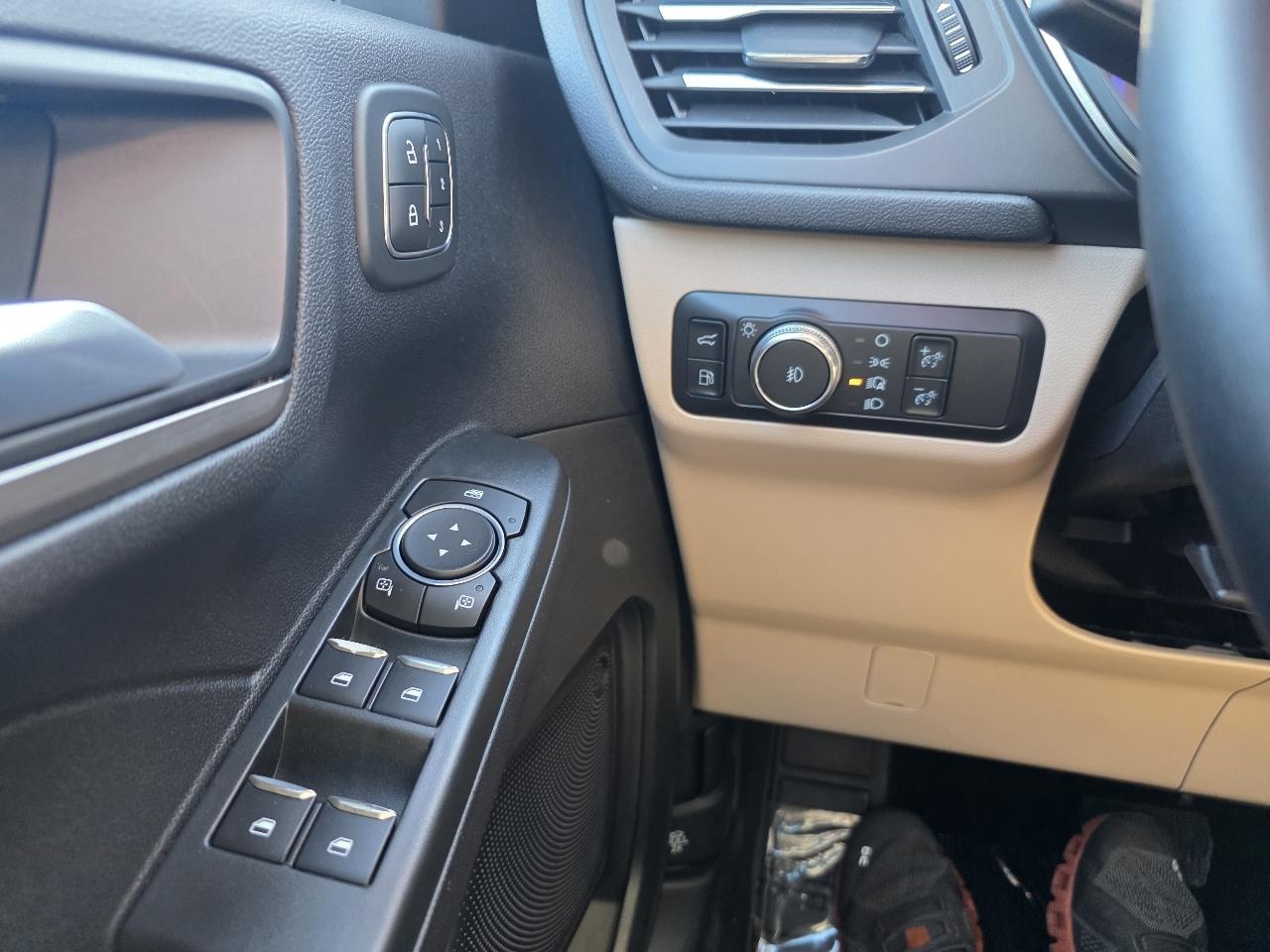 Ford Escape Titanium Hybrid AWD 2022