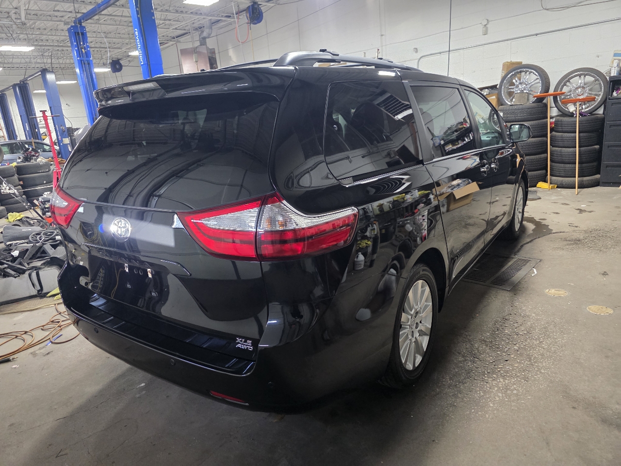 Toyota Sienna 5dr 7-Pass Van XLE Premium AWD (Natl) 2016