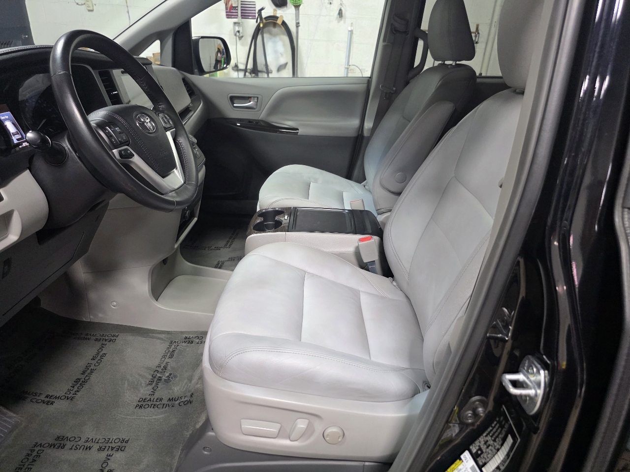 Toyota Sienna 5dr 7-Pass Van XLE Premium AWD (Natl) 2016