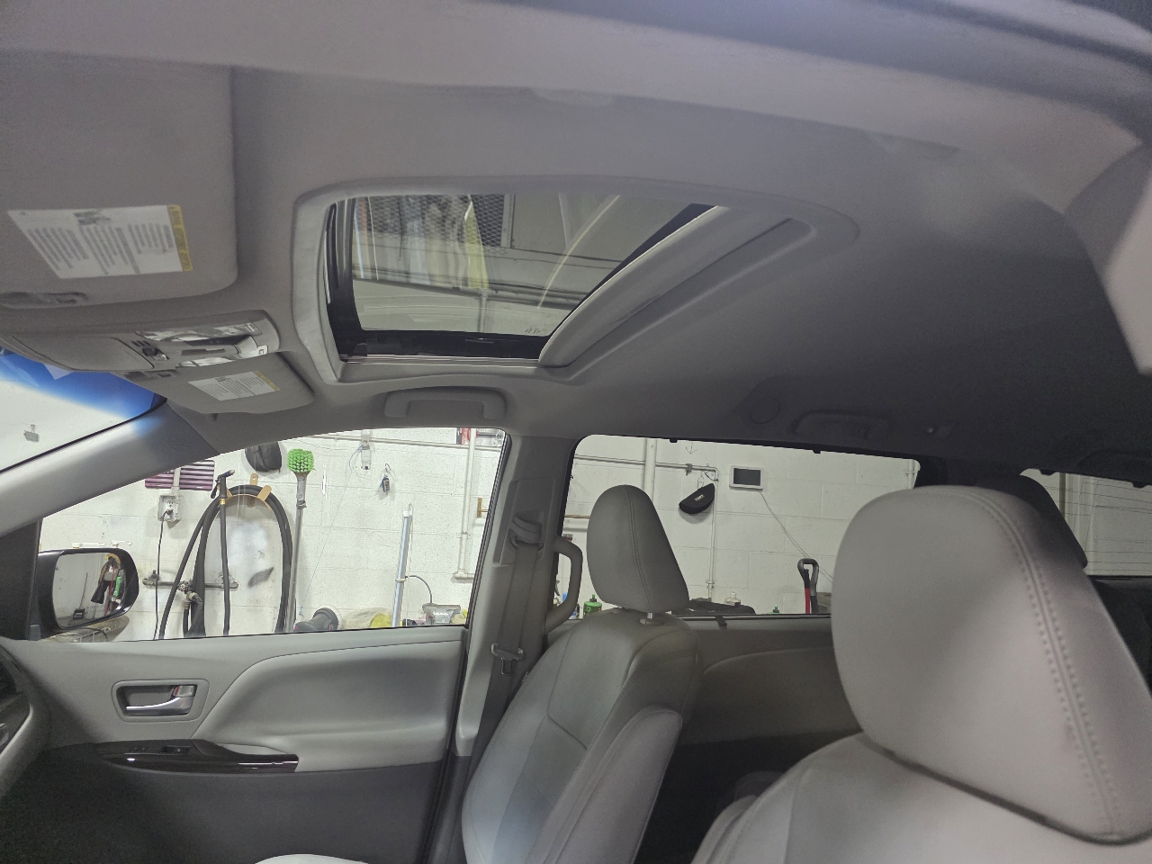 Toyota Sienna 5dr 7-Pass Van XLE Premium AWD (Natl) 2016