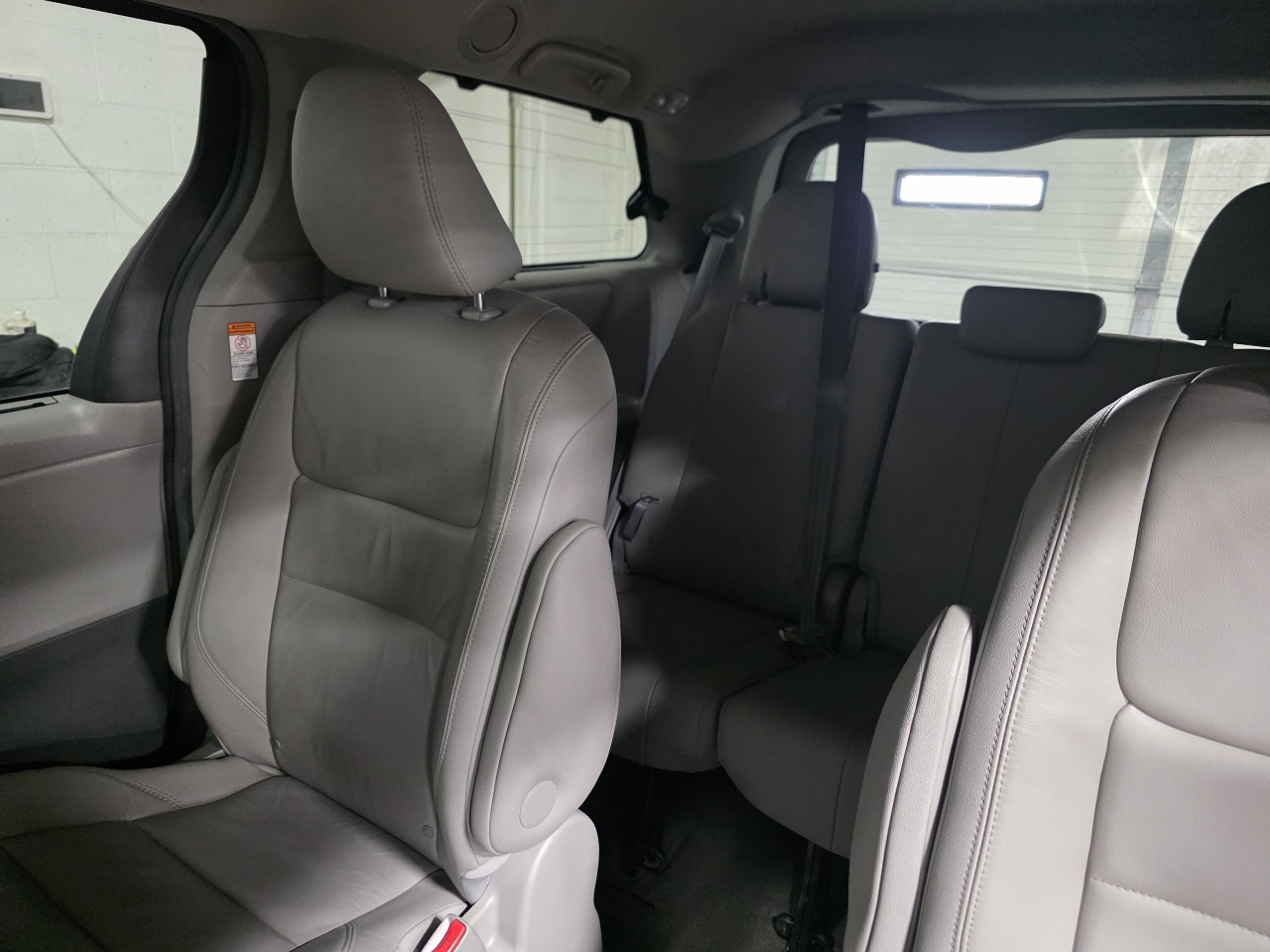 Toyota Sienna 5dr 7-Pass Van XLE Premium AWD (Natl) 2016