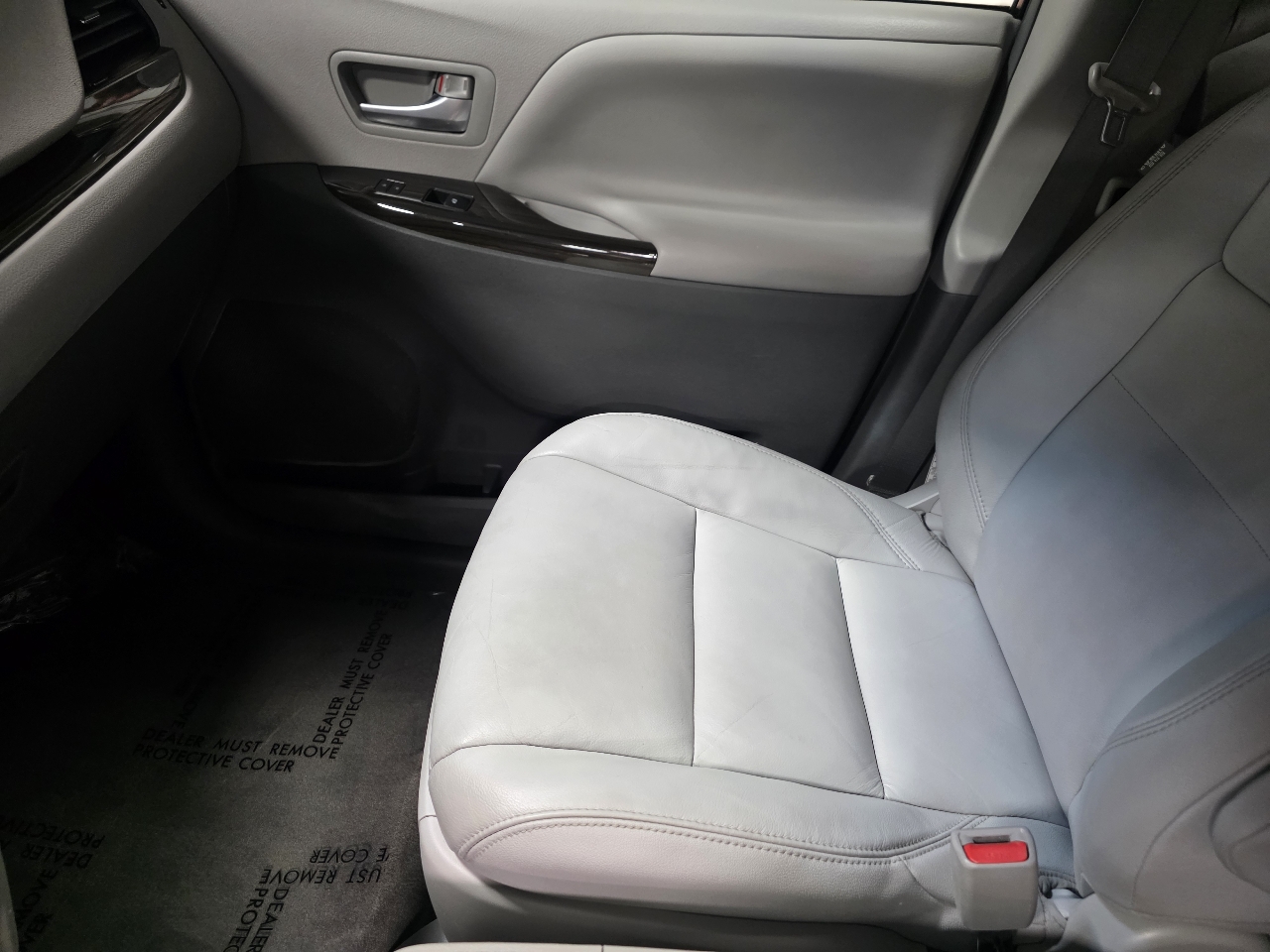 Toyota Sienna 5dr 7-Pass Van XLE Premium AWD (Natl) 2016