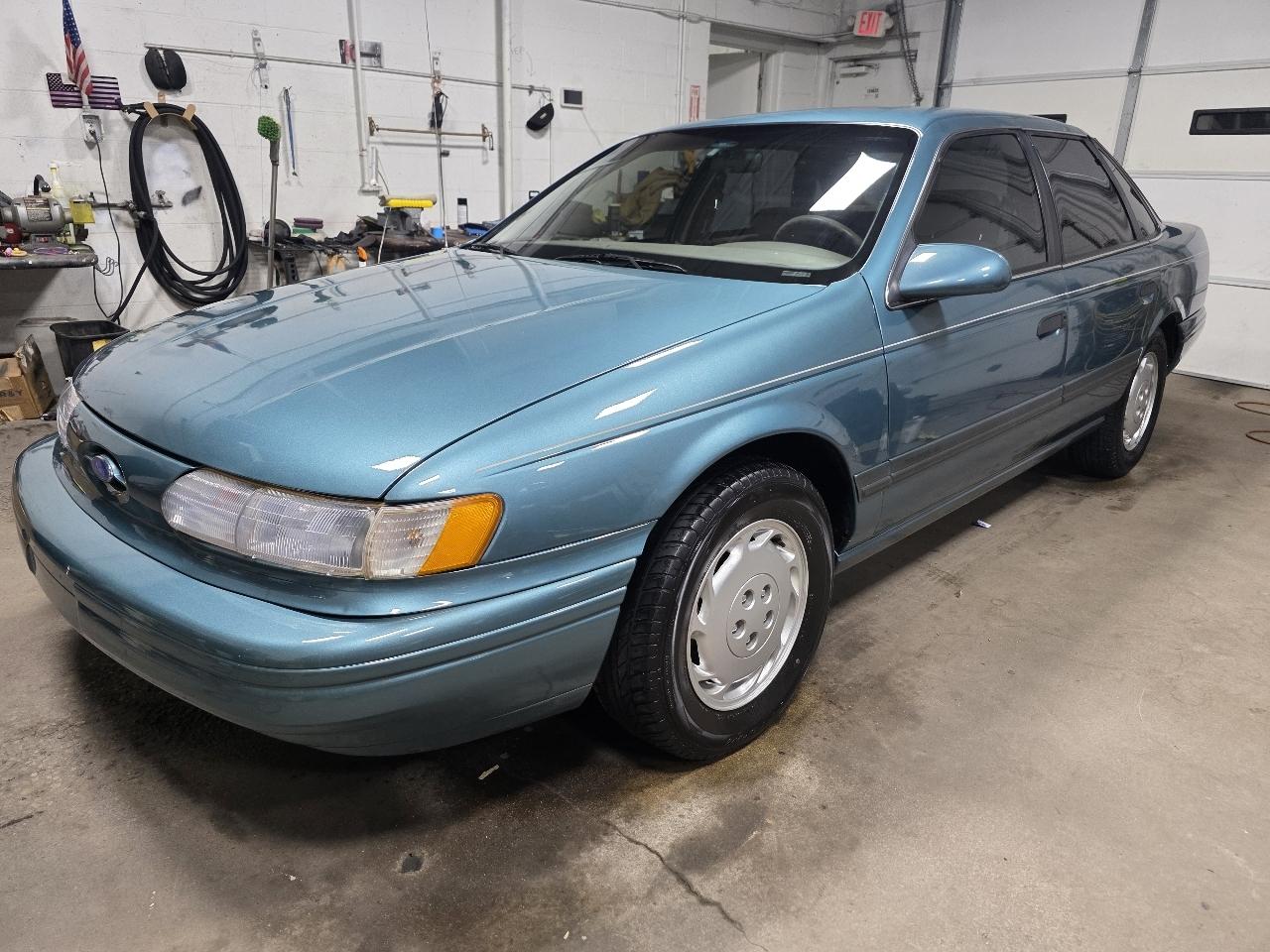 Ford Taurus 4dr GL 1993