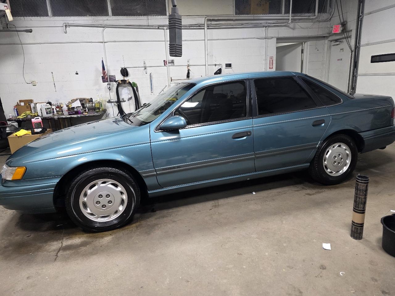 Ford Taurus 4dr GL 1993