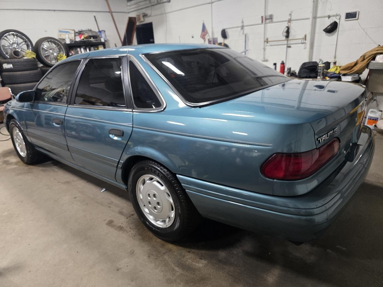 Ford Taurus 4dr GL 1993