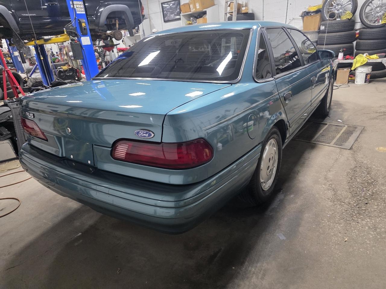 Ford Taurus 4dr GL 1993