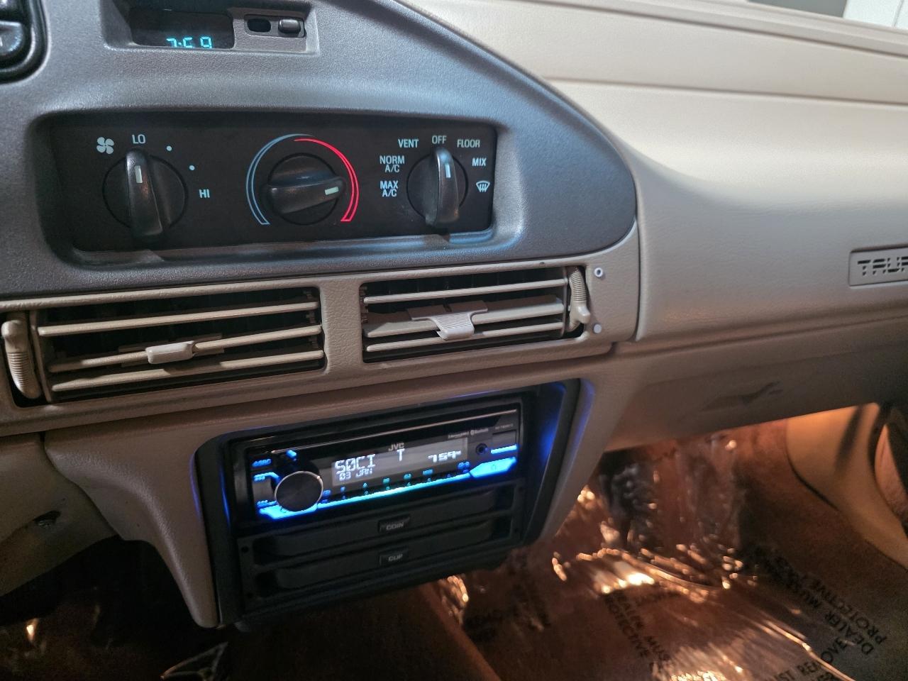 Ford Taurus 4dr GL 1993