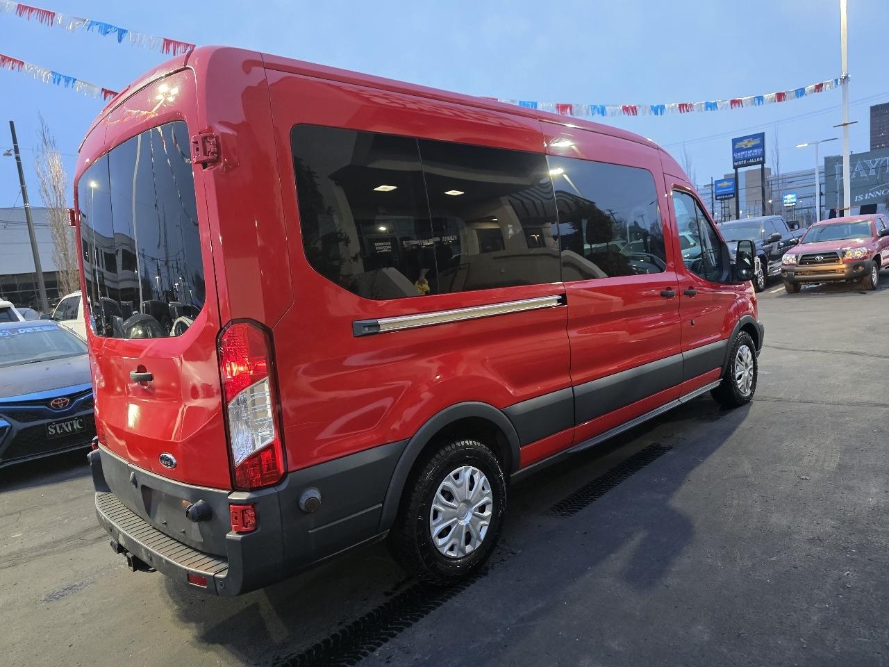Ford Transit Wagon T-350 148" Med Roof XLT Sliding RH Dr 2017