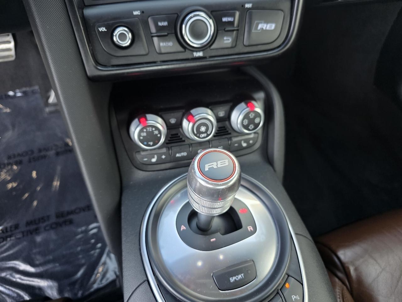 Audi R8 2dr Conv Auto quattro Spyder 5.2L 2011