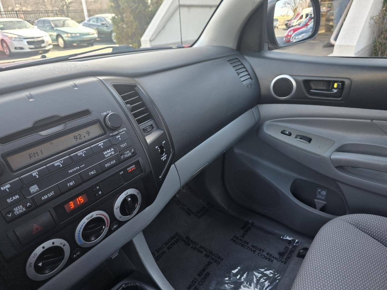 Toyota Tacoma 4WD Access V6 MT (Natl) 2009