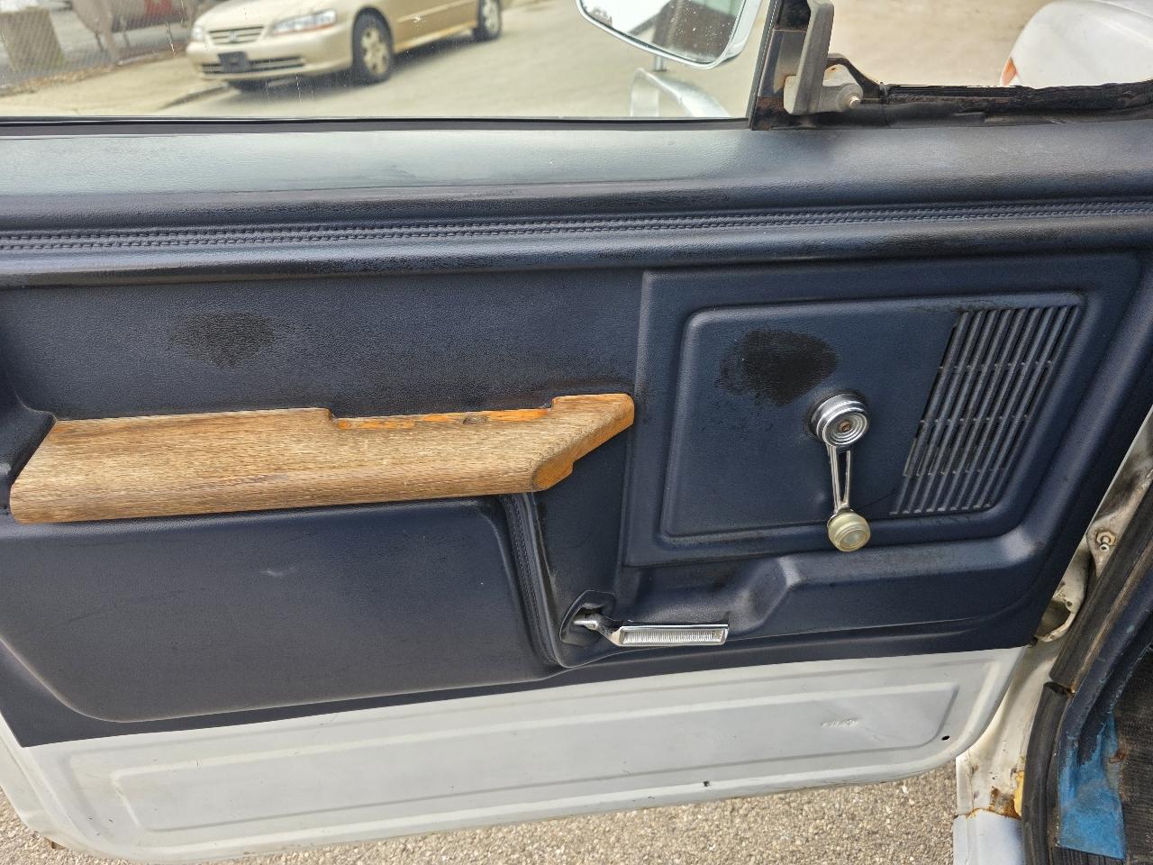 Ford F-Series Pickup 2WD F-250 Reg Cab 1982