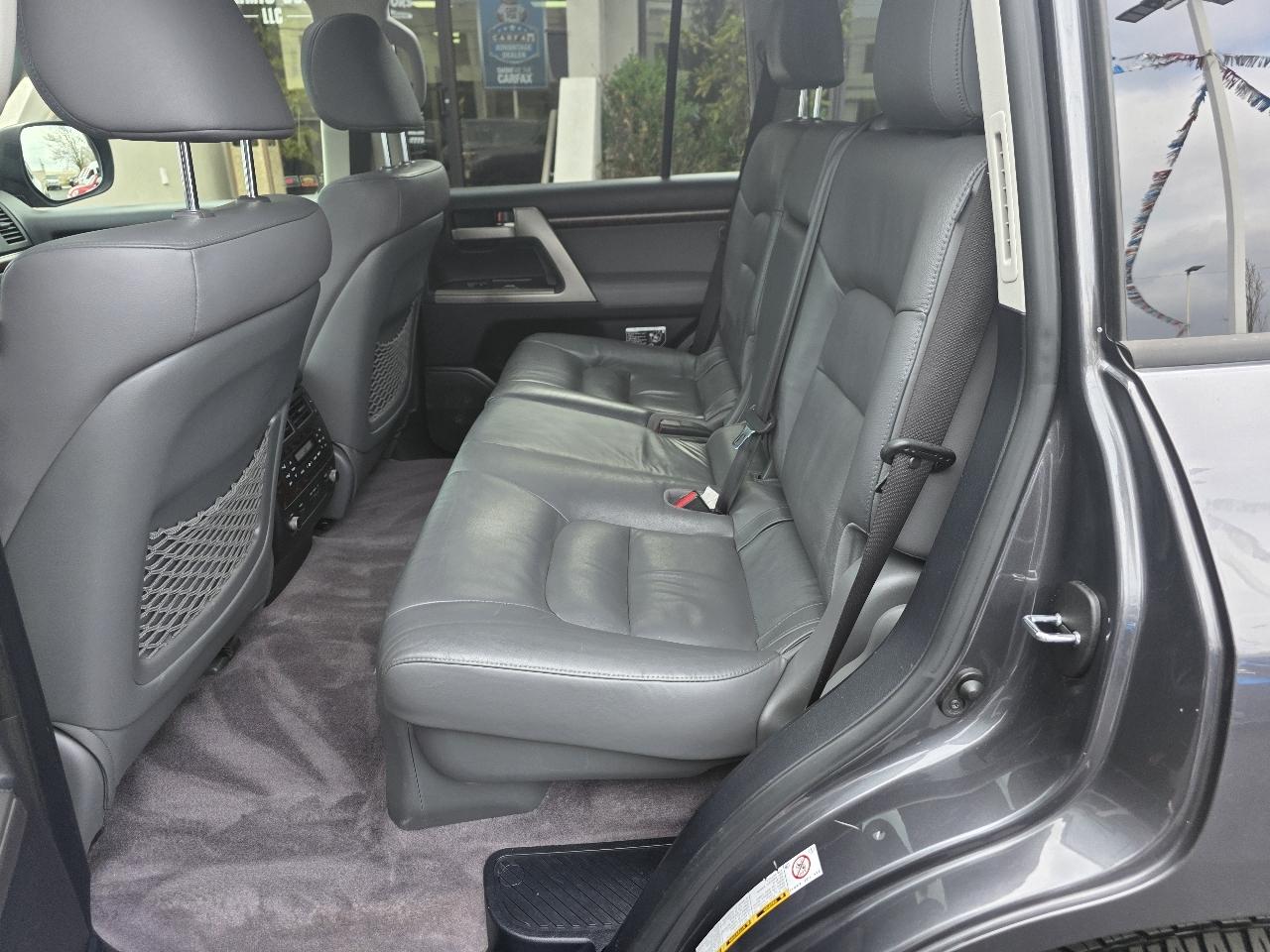 Toyota Land Cruiser 4dr 4WD (Natl) 2011