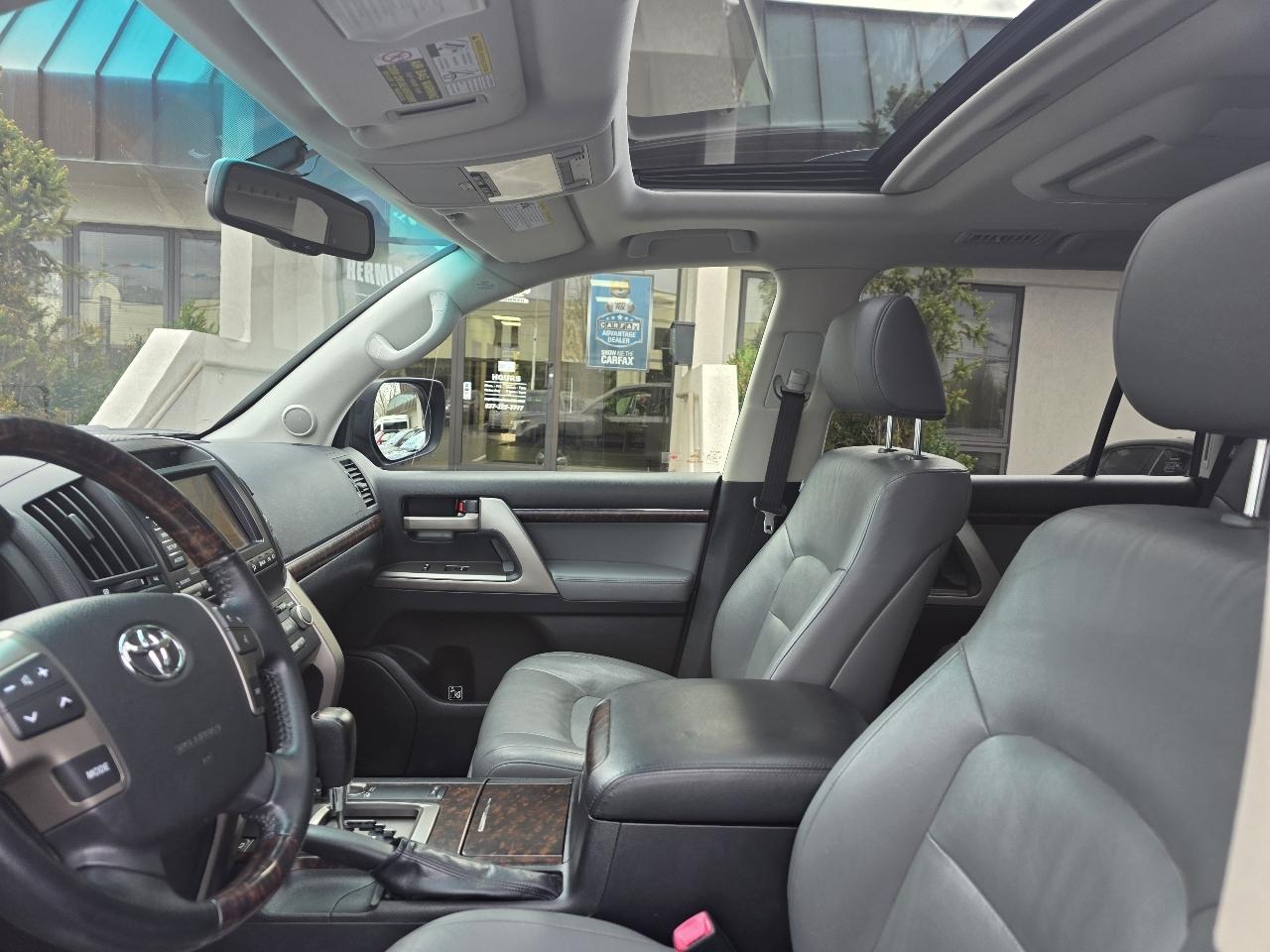 Toyota Land Cruiser 4dr 4WD (Natl) 2011