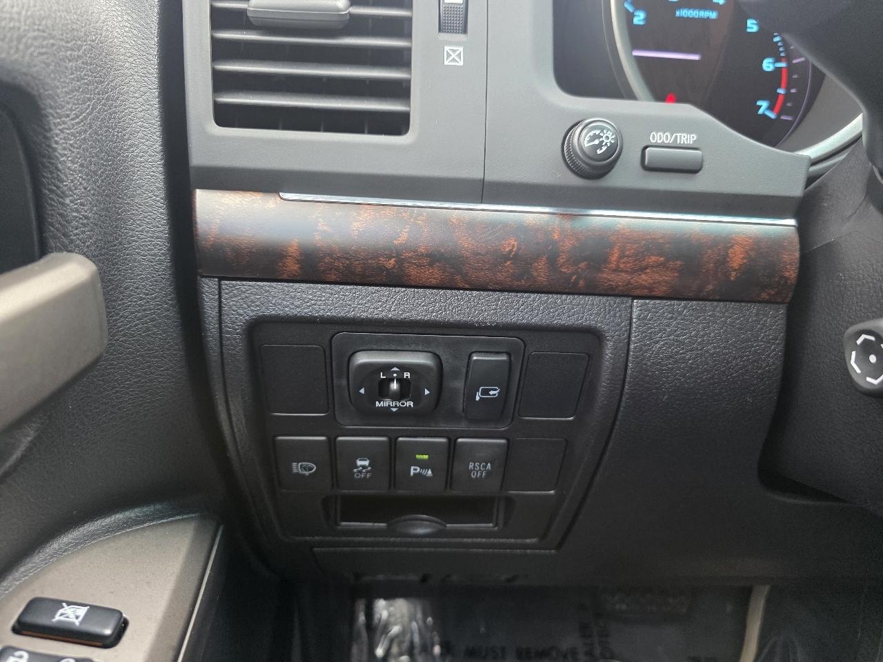 Toyota Land Cruiser 4dr 4WD (Natl) 2011