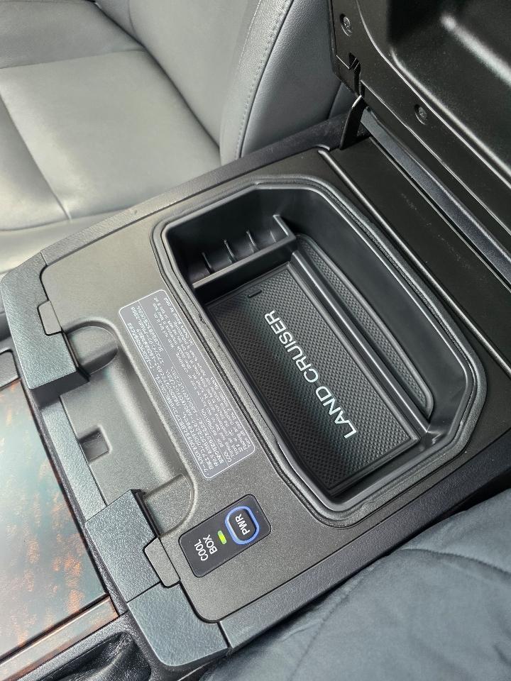 Toyota Land Cruiser 4dr 4WD (Natl) 2011