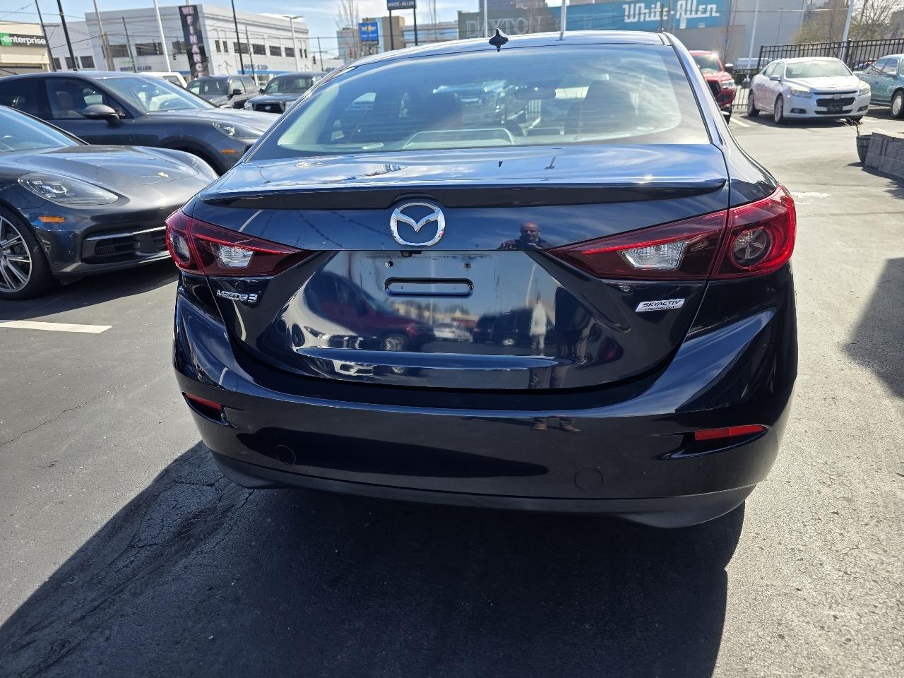 Mazda Mazda3 4-Door Touring Auto 2018