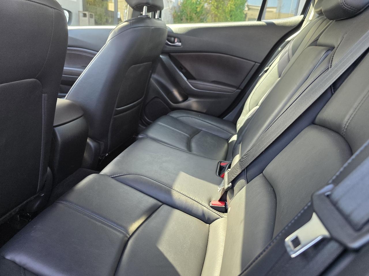 Mazda Mazda3 4-Door Touring Auto 2018