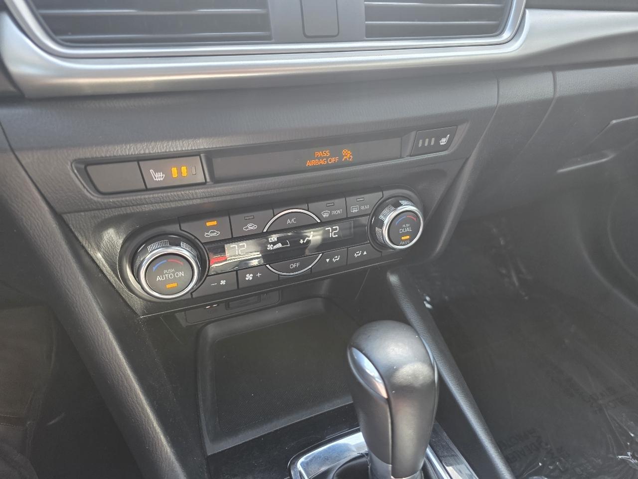 Mazda Mazda3 4-Door Touring Auto 2018