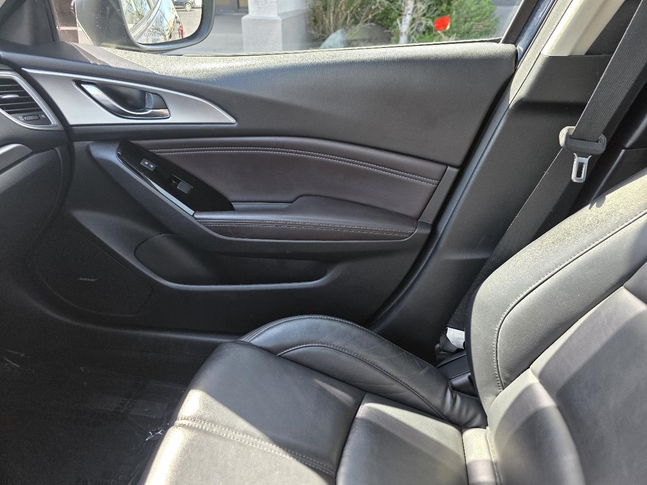 Mazda Mazda3 4-Door Touring Auto 2018
