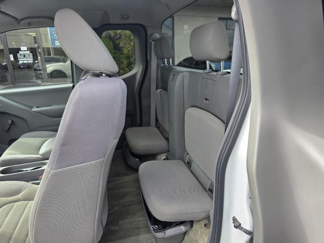 Nissan Frontier 2WD King Cab I4 Auto SV 2015