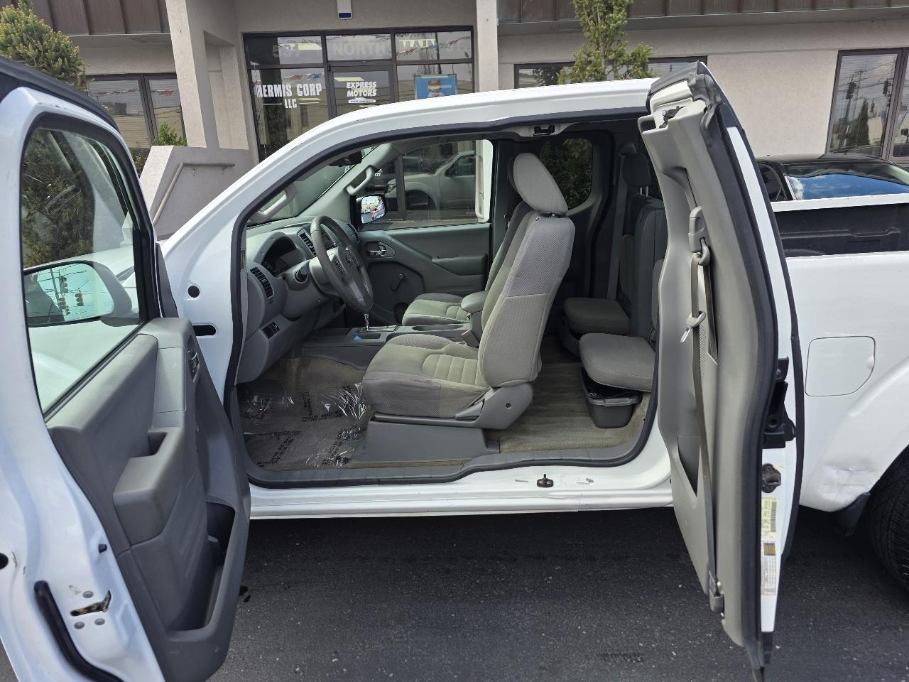 Nissan Frontier 2WD King Cab I4 Auto SV 2015