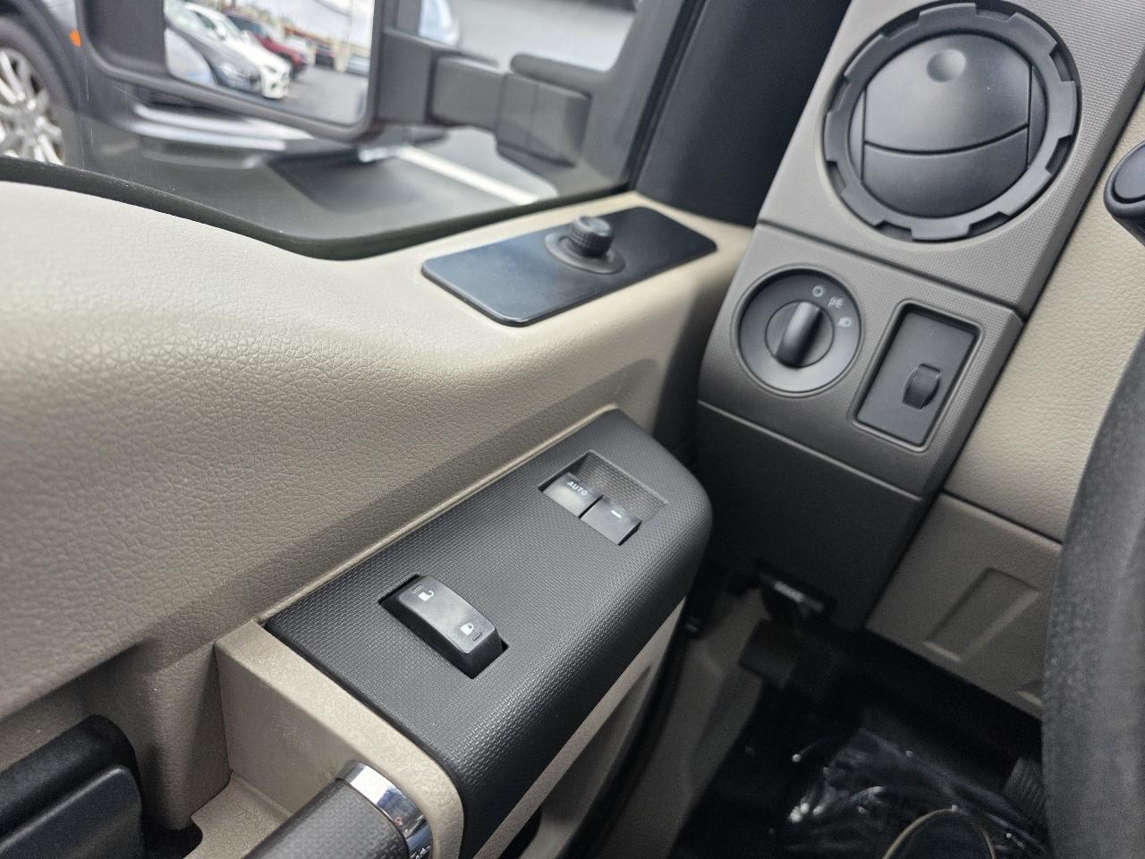 Ford Super Duty F-250 SRW 4WD Reg Cab 137" XL 2008