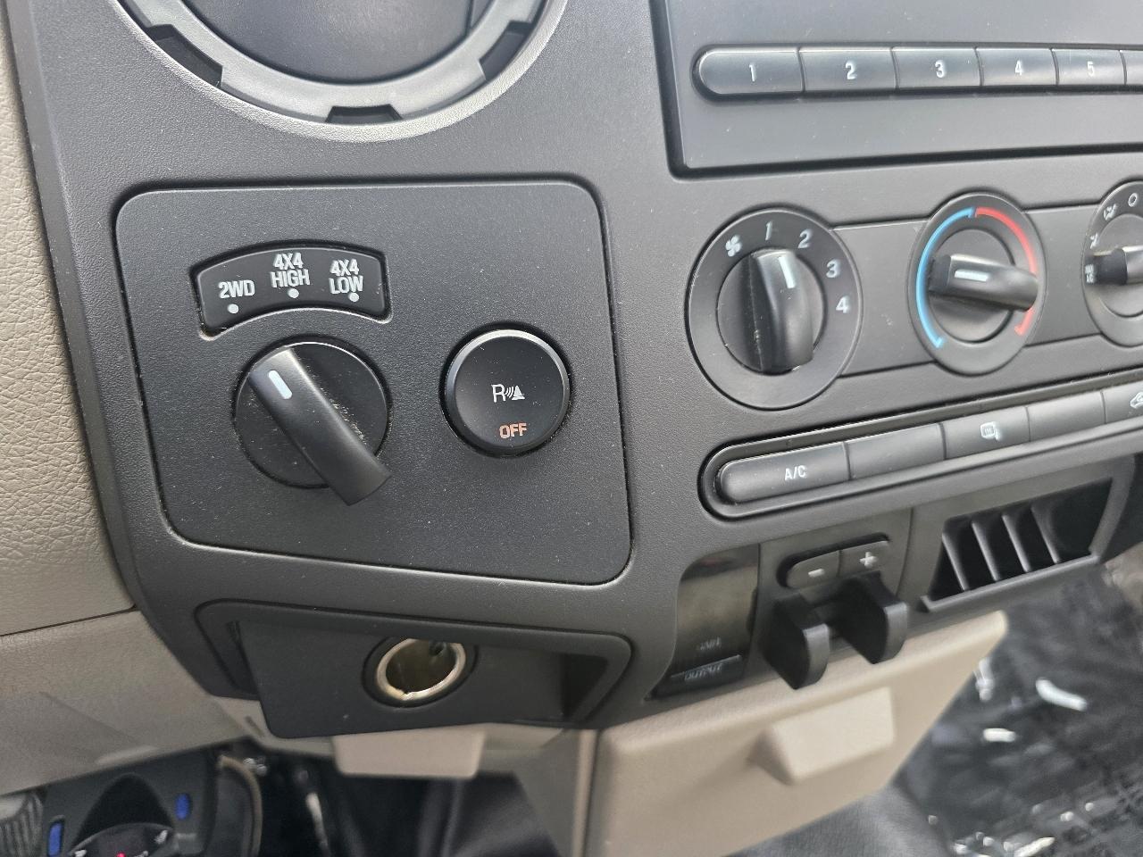 Ford Super Duty F-250 SRW 4WD Reg Cab 137" XL 2008