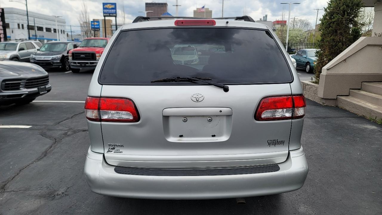 Toyota Sienna 5dr XLE (Natl) 2002