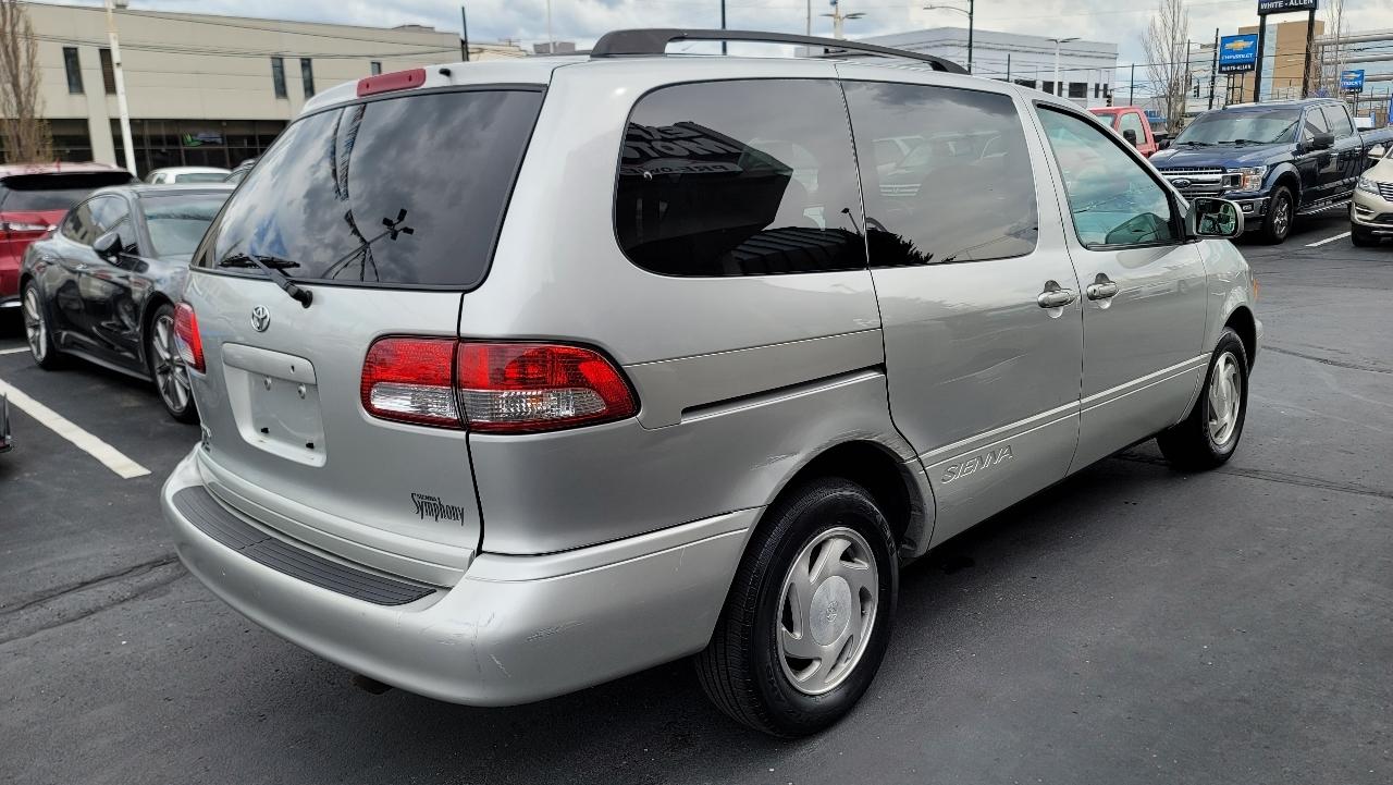 Toyota Sienna 5dr XLE (Natl) 2002