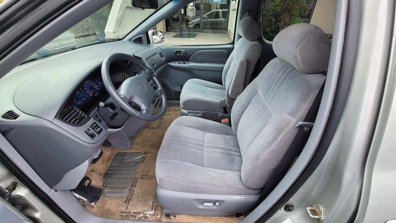 Toyota Sienna 5dr XLE (Natl) 2002