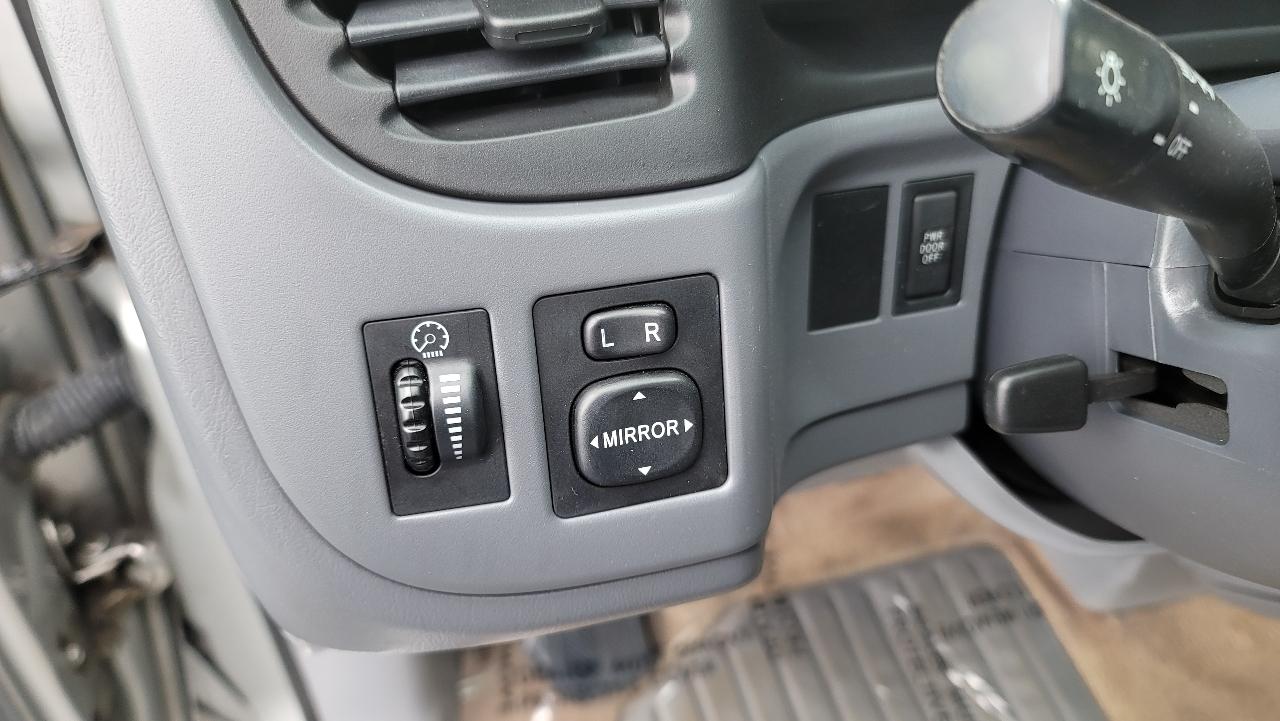 Toyota Sienna 5dr XLE (Natl) 2002